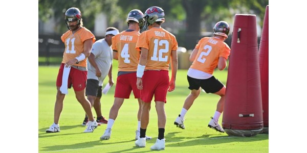 Los jugadores de los Tampa Bay Buccaneers usarán camisetas naranjas en la nueva temporada
